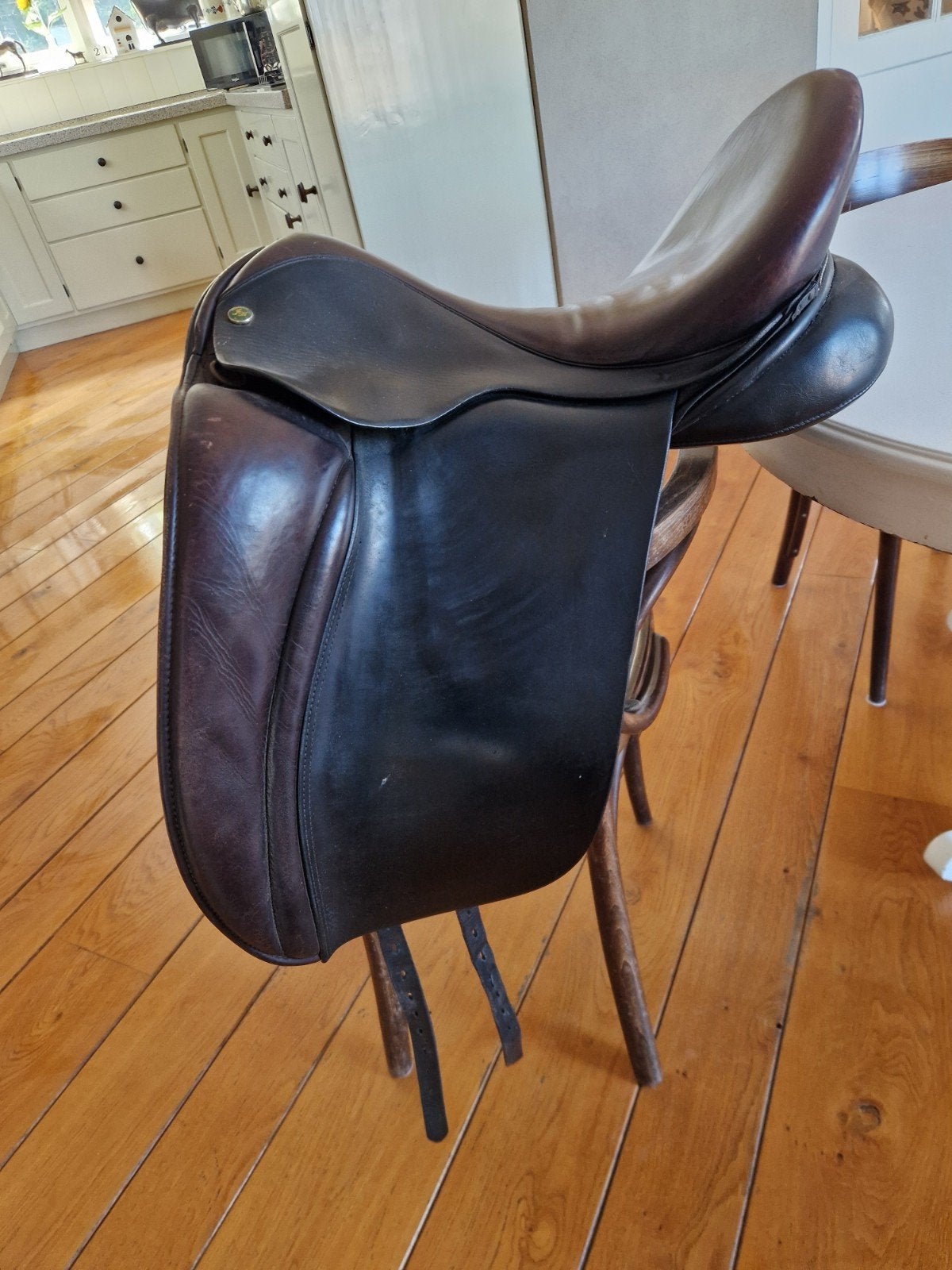 17,5 " bruin& zwart Hulsebos dressuurzadel, Dieren en Toebehoren, Hulsebos, L (17.5 inch), Gebruikt, Dressuur