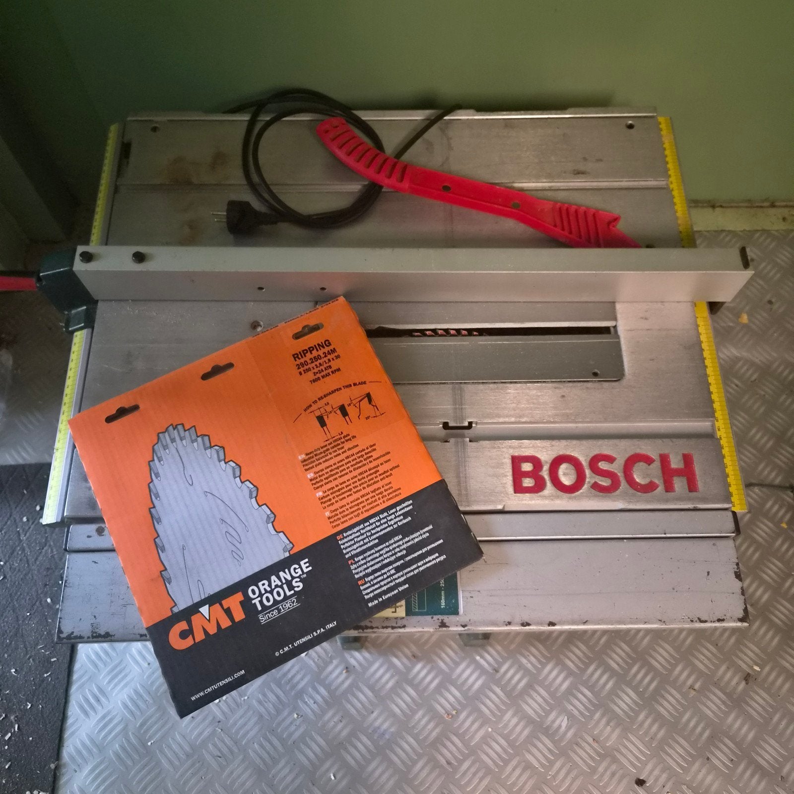 Bosch Cirkelzaagtafel met CMT Zaagblad, Gebruikt, Cirkelzaag, 600 tot 1200 watt, Ophalen of Verzenden