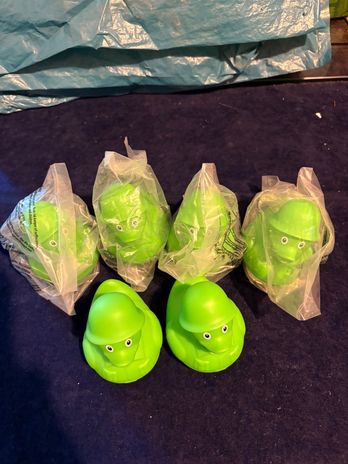 Nieuwe badeendjes - voorraad souvenirs winkel, Ophalen, Nieuw, Jongen of Meisje