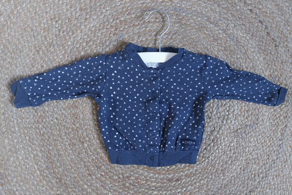 Leuke blauw vestje Dirkje in nette staat - mt 56, Kinderen en Baby's, Babykleding | Maat 56, Gebruikt, Truitje of Vestje, Dirkje