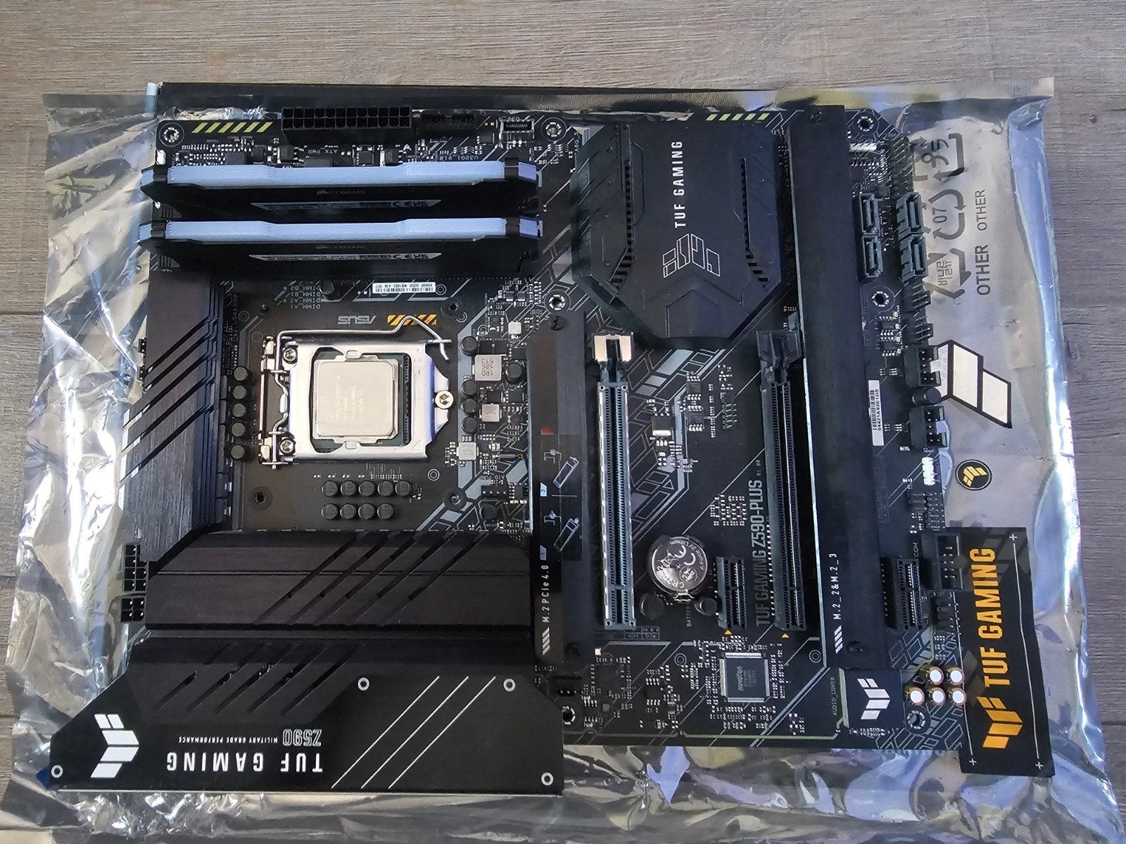 Intel i9-10900K + ASUS TUF Z590-PLUS + 32GB Corsair RGB, Computers en Software, Verzenden, DDR4, Zo goed als nieuw, Intel