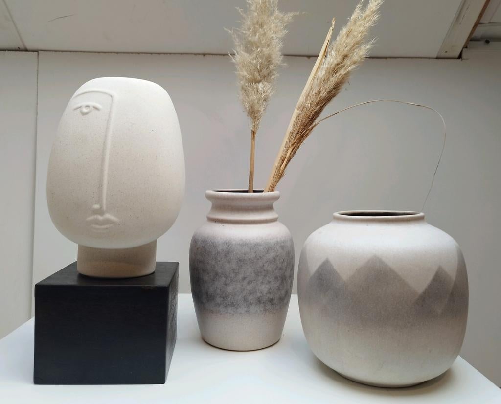 2x Japandi Vaas Oost Germany + H & M home Ceramic Face, Huis en Inrichting, Woonaccessoires | Vazen, Overige kleuren, Aardewerk of Porselein