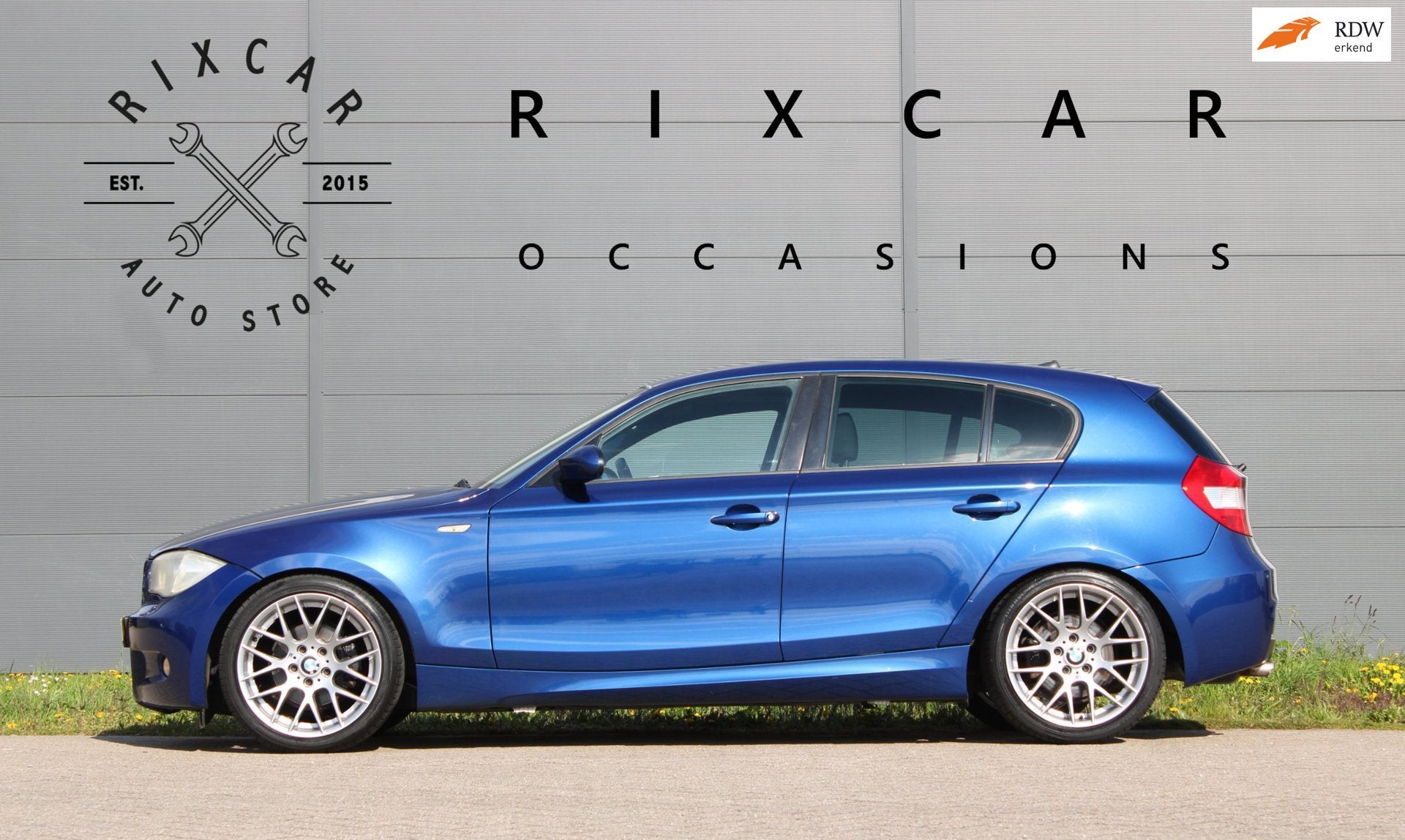 BMW 1-serie 120i M-Pakket Navi Xenon LeMansBlauw Stoelverwar, Auto's, Achterwielaandrijving, Zwart, 4 cilinders, Blauw
