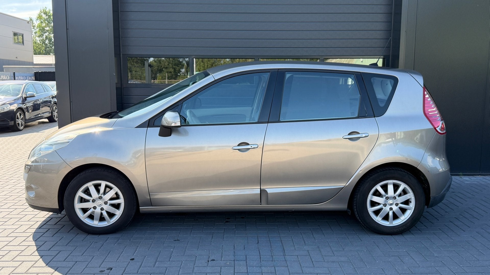 Renault Scénic 2.0 Privilege Elekpakket|Airco|Camera|PDC, Auto's, Euro 5, Gebruikt, 4 cilinders, Automatische klimaatregeling