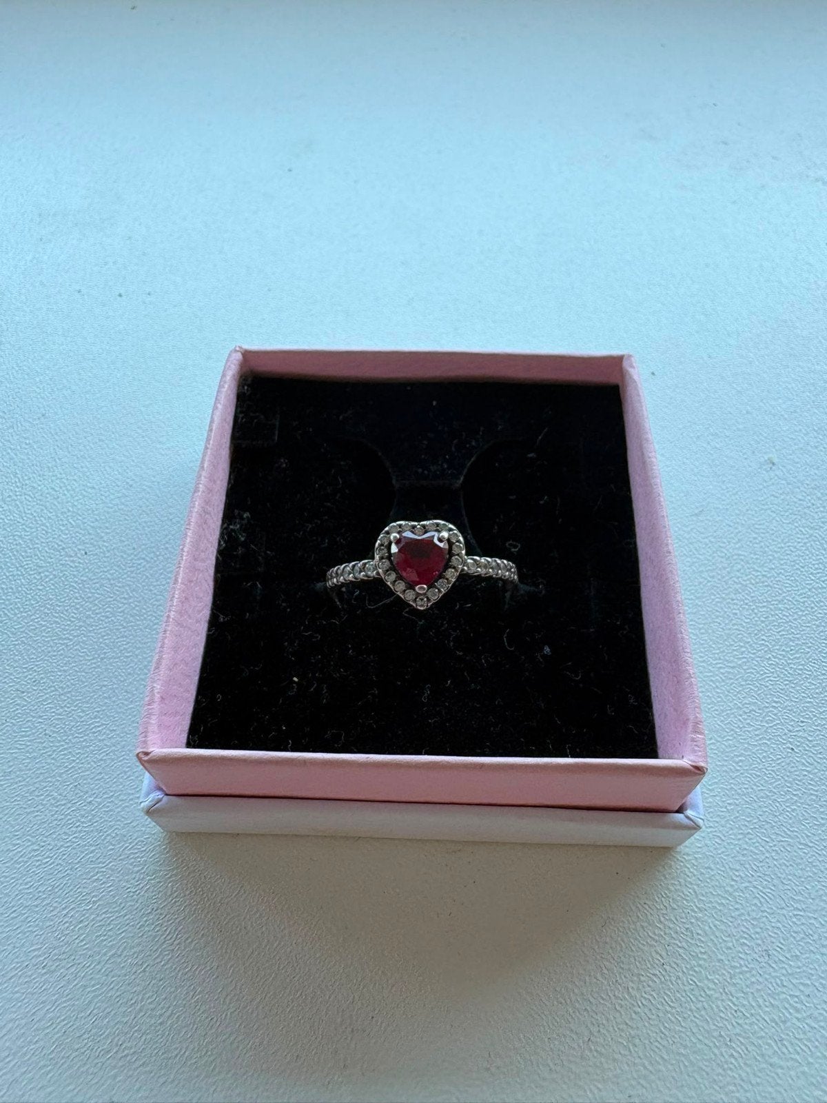 Pandora ring met rode steen, maat 50, Ophalen of Verzenden
