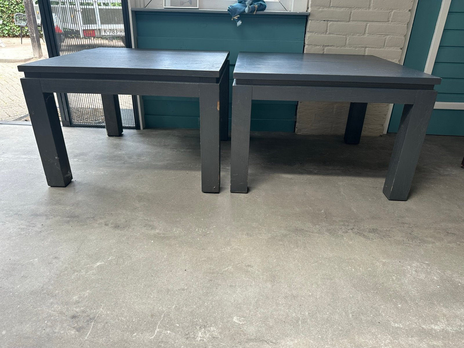 Twee antraciet houten tafeltjes 70x70 cm, Huis en Inrichting, Tafels | Bijzettafels, Gebruikt, Vierkant, Hout, 55 tot 75 cm