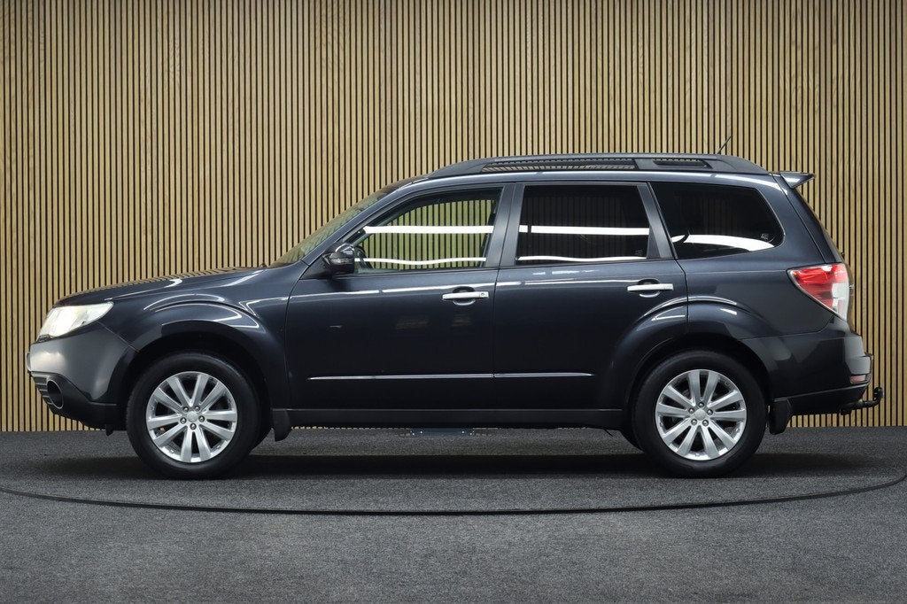 Subaru Forester 2.0 XS Luxury AWD | Afneembare Trekhaak | Cr, Euro 5, Stof, Zwart, 4 cilinders