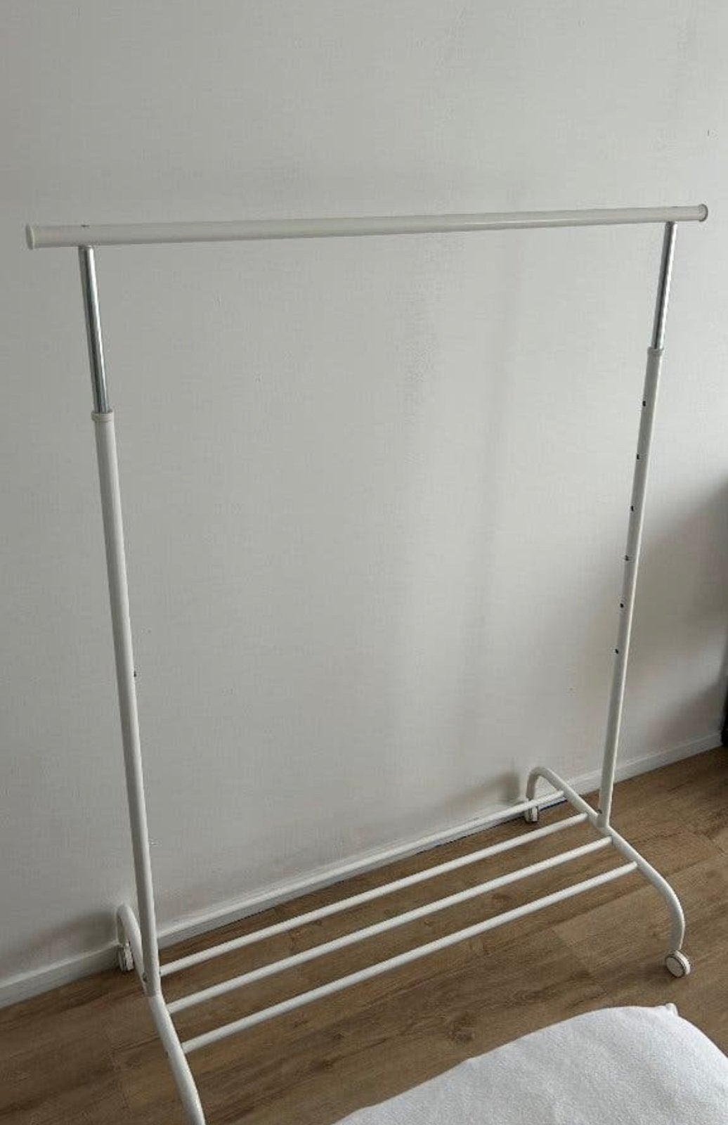 3x IKEA RIGGA kledingrek, wielen, wit, Verzenden, Zo goed als nieuw