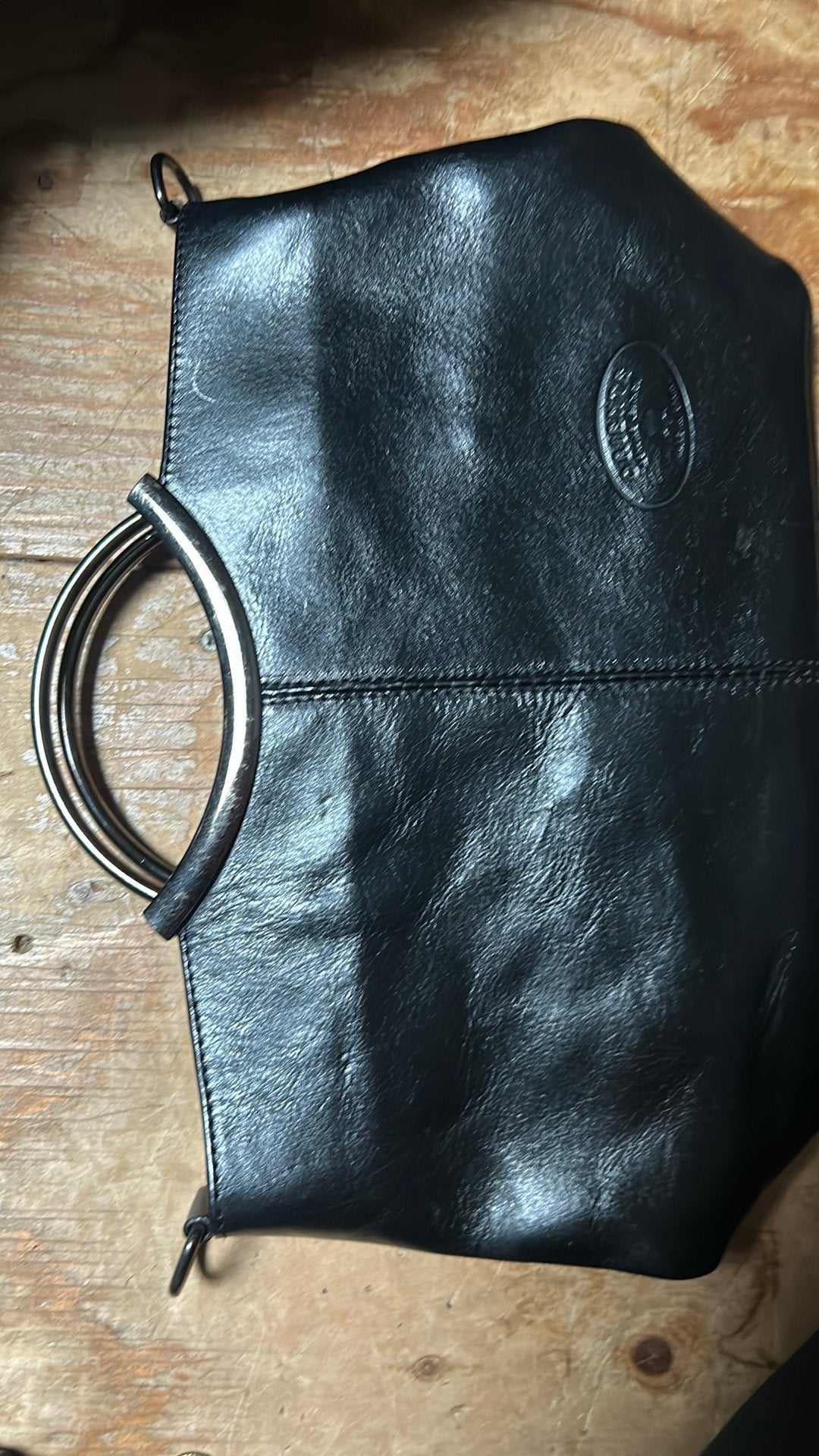 Vintage zwarte leren handtas met metalen ringen, Sieraden, Tassen en Uiterlijk, Ophalen, Gebruikt, Zwart, Handtas