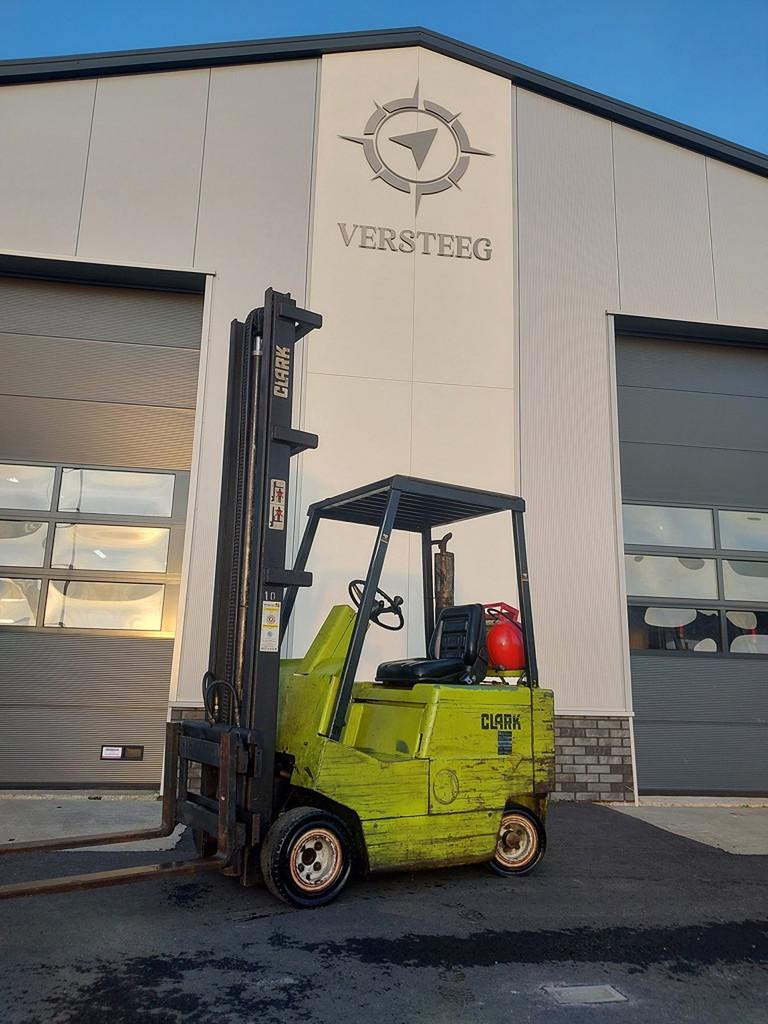 Clark 1.5 ton, LPG, Dr.-Alfred-Herrhausen-Allee 33
47228  Duisburg, DE, Heftruck, 1000 tot 2000 kg