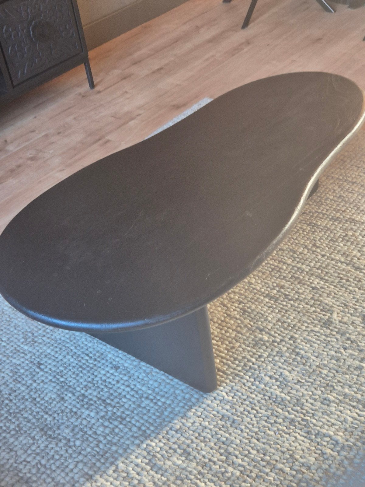 Stijlvolle zwarte salontafel - mango hout Ovaal design