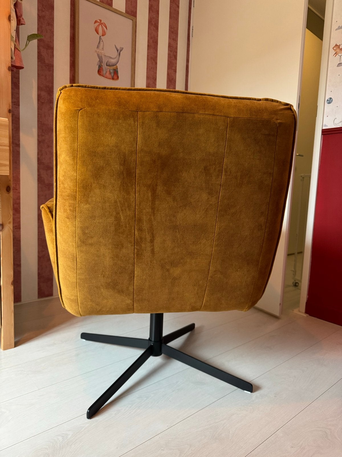 Draaibare fauteuil - Okergeel - Zo goed als nieuw, Ophalen, Zo goed als nieuw, Stof, 75 tot 100 cm