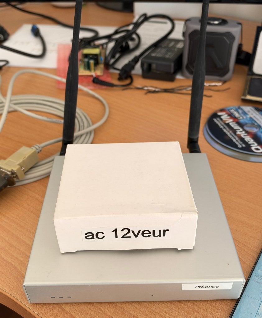 PfSense 2.9.0 (headless) firewall met Wifi, Ophalen of Verzenden, Zo goed als nieuw, Router