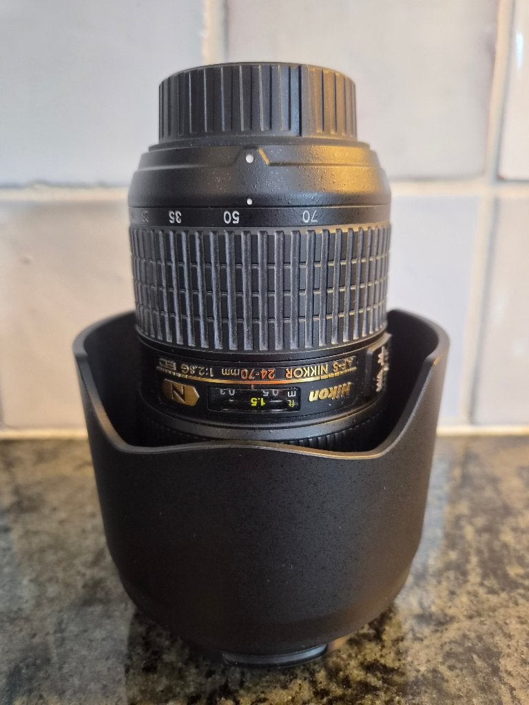 Nikon Nikkor 24-70mm 1:2.8G ED, Ophalen, Nikon, Zo goed als nieuw, Beschermhoes/tas