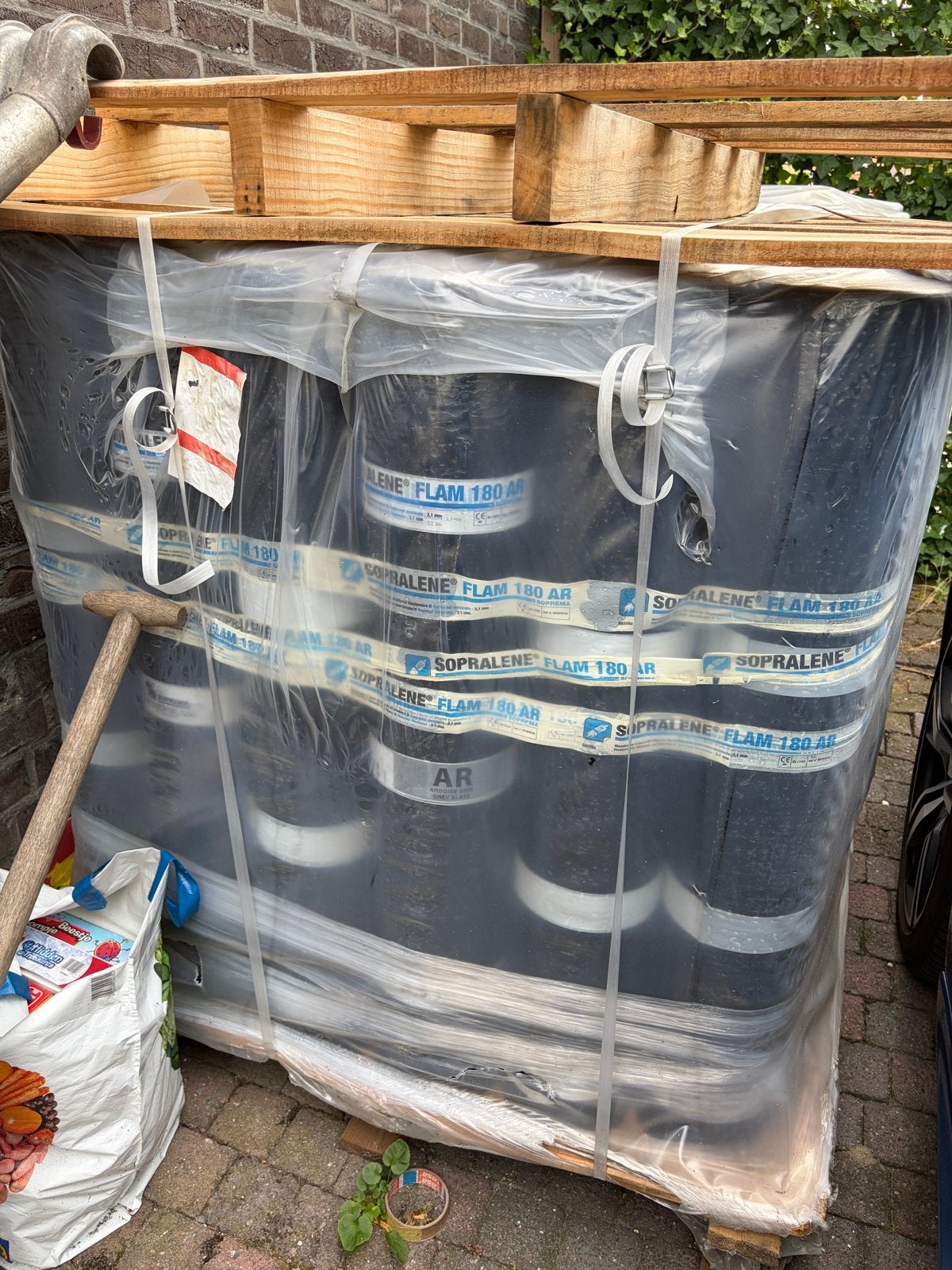 Pallet met 30 rollen Sopralene Flam 180 AR dakbedekking, Ophalen, Overige materialen, Zwart, Nieuw