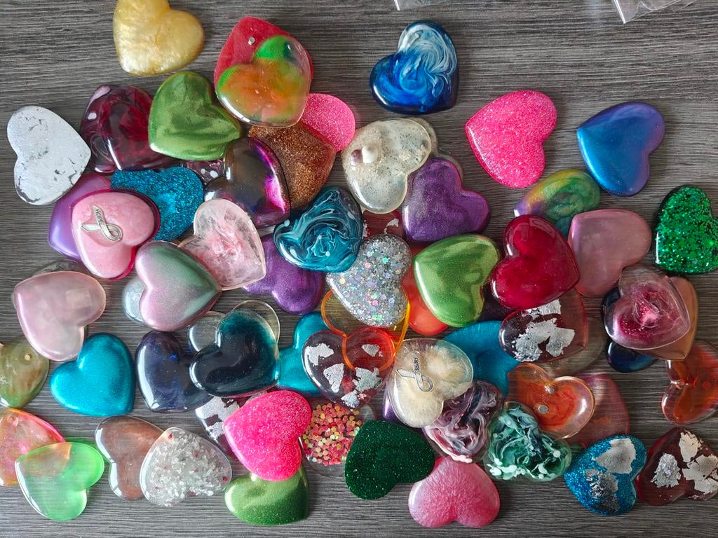 69 Epoxy Hartjes (sommige met magneet), Ophalen of Verzenden, Gebruikt, Overige typen