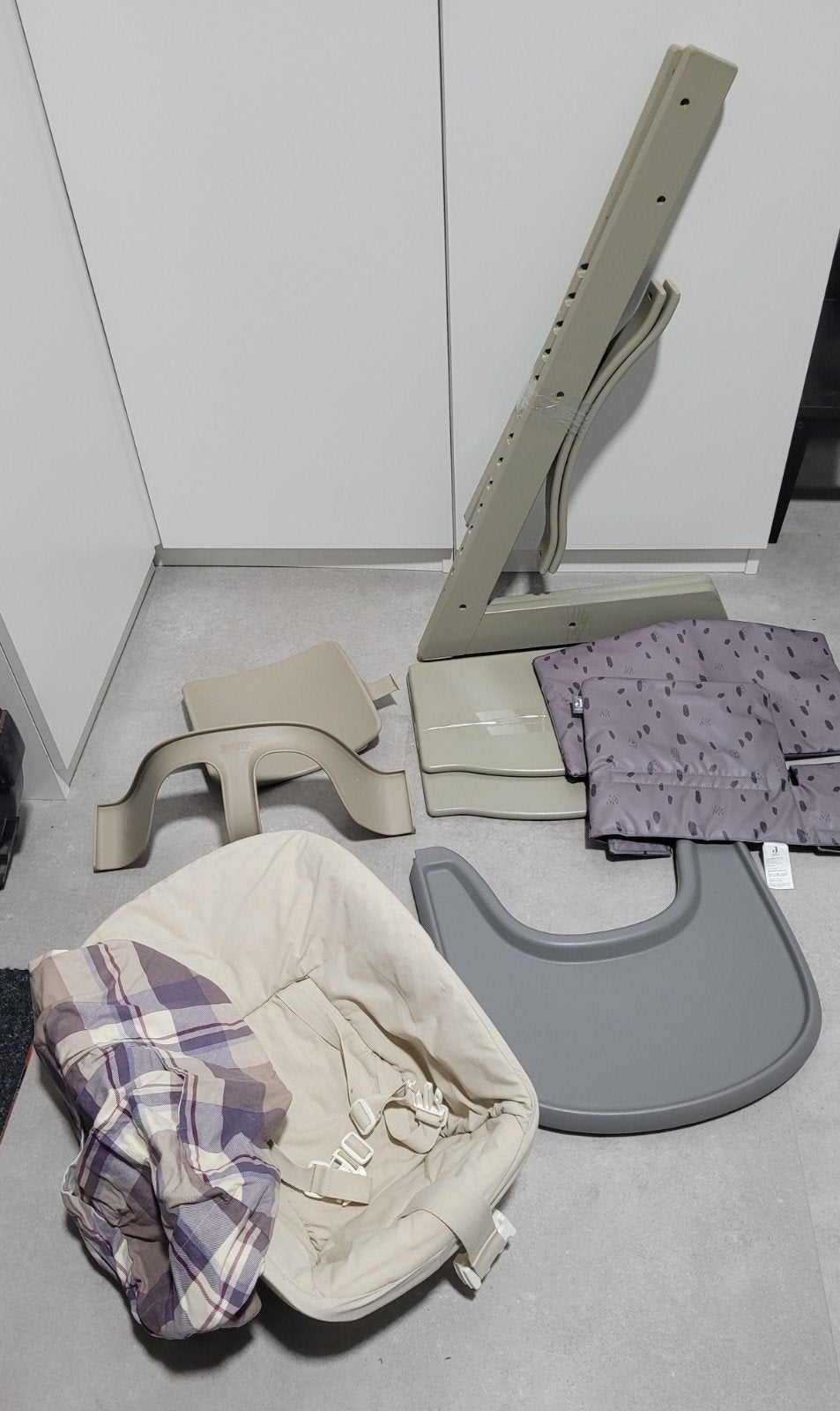 Stokke tripptrappstoel , met newbornset, verkleiner en werkb, Ophalen, Zo goed als nieuw, Meegroeistoel