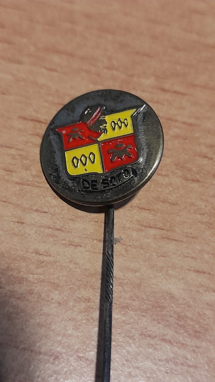 Vintage De Soto reversspeld / pin, Verzamelen, Verzenden, Gebruikt, Transport