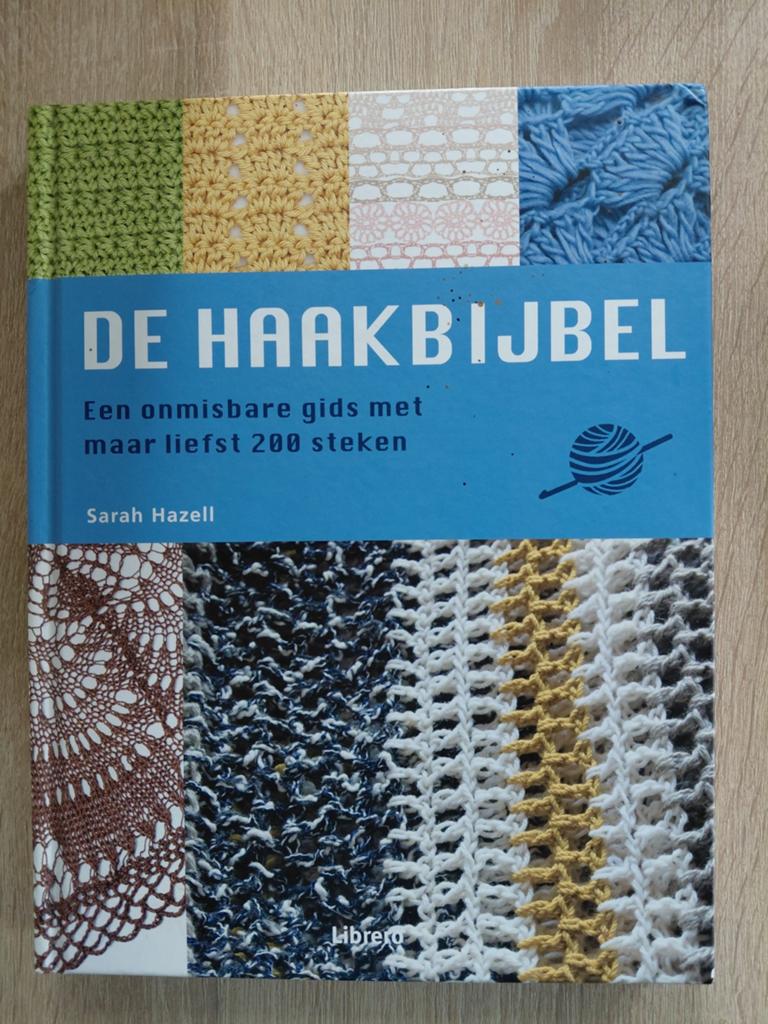 De Haakbijbel: 200 steken voor haakliefhebbers, Ophalen of Verzenden, Zo goed als nieuw, Haken, Patroon of Boek