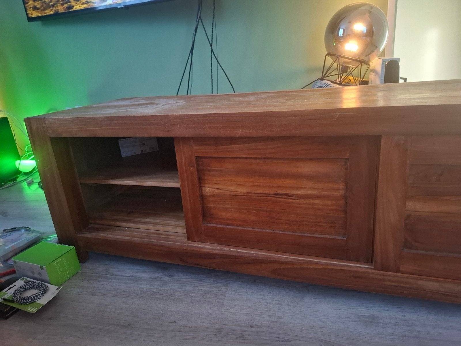 Massieve houten tv-kast met schuifdeuren, Huis en Inrichting, Ophalen, Gebruikt, 100 tot 150 cm, Landelijk, Robuust