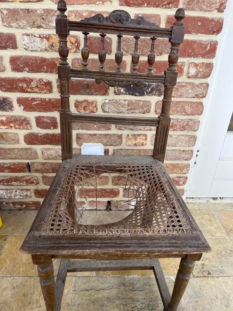 Antieke houten stoel met rieten zitting (restauratie), Ophalen