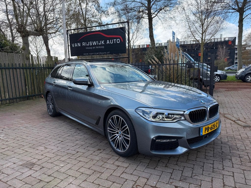 BMW 5-serie Touring 520d High Exe M-Sport 360Cam Dealer Ond, Auto's, Automaat, Achterwielaandrijving, Euro 6, Diesel
