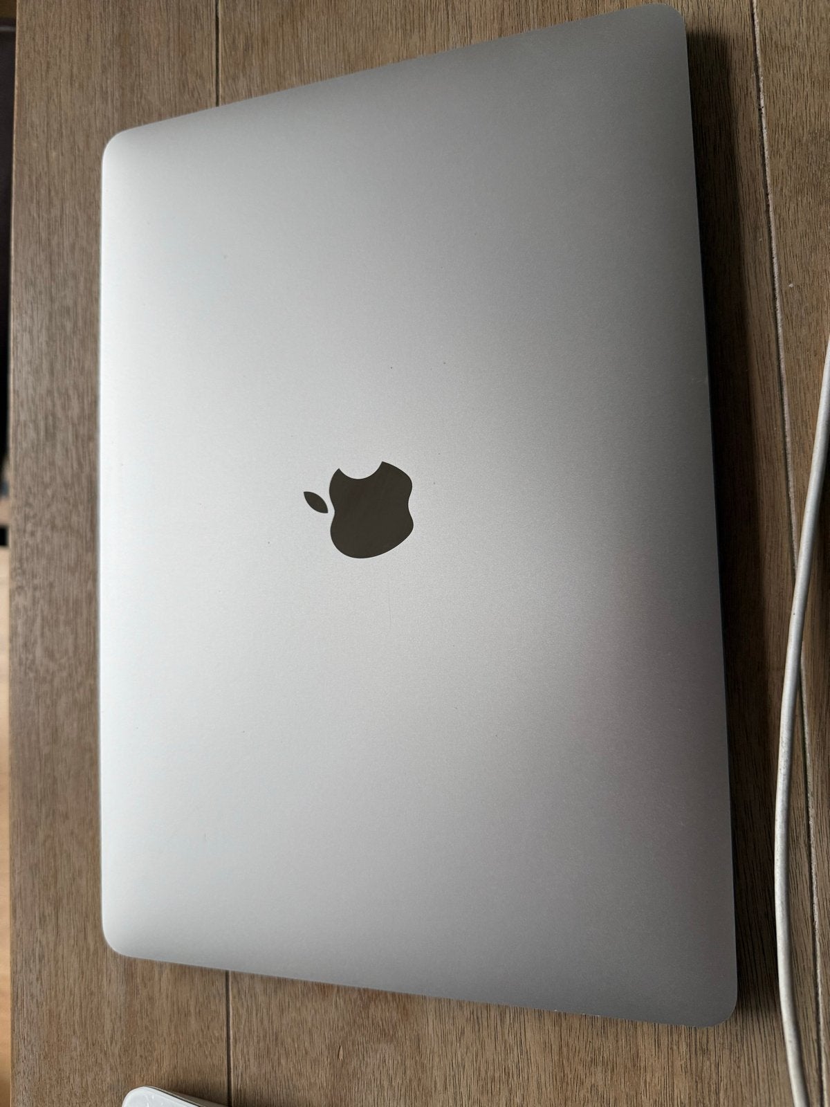 Foto 8 van MacBook Pro 13 inch 2019, in uitstekende staat + Apple mouse