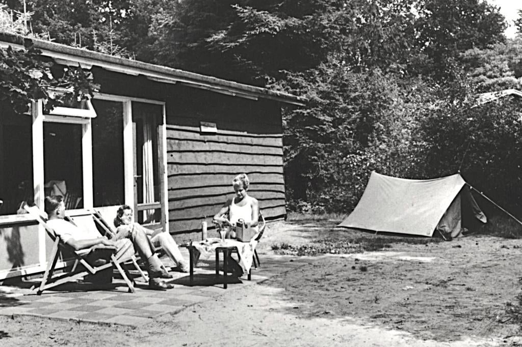 946336 Assen 1973 Bungalow Buiten Centrum Witterzomer, Ophalen of Verzenden, 1960 tot 1980, Gelopen, Drenthe