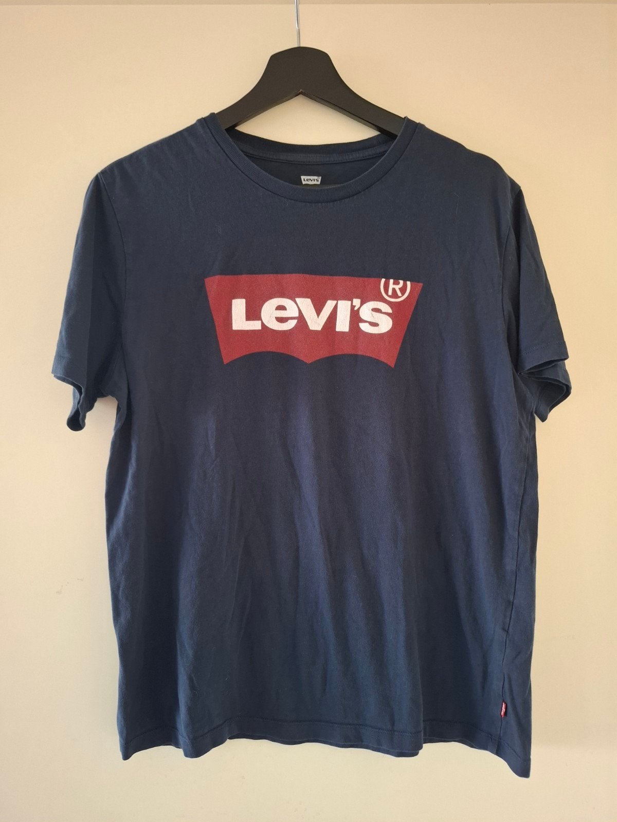 Donkerblauw Levis T-shirt Maat M - Zo goed als nieuw, Ophalen of Verzenden, Zo goed als nieuw, Levis, Maat 48/50 (M)