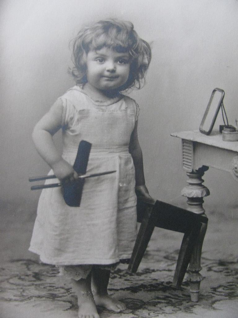 Antieke Kaart - Meisje met Krultang & Kam, Verzenden, Voor 1920, Ongelopen, Kinderen