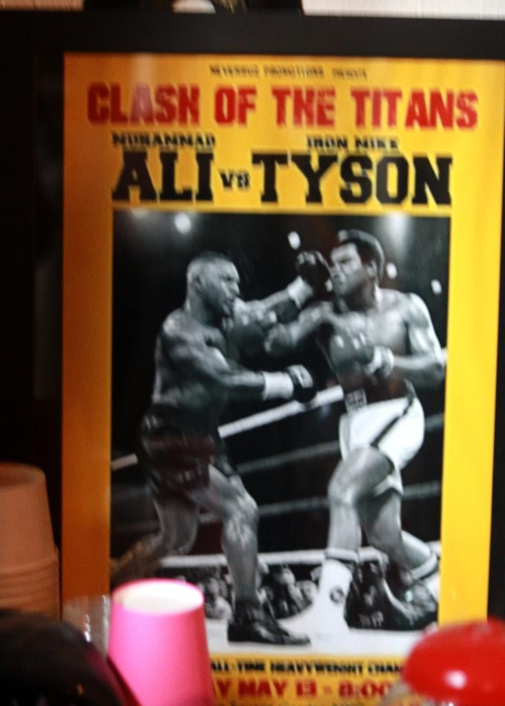 Poster en Wandbord Mike Tyson, Verzamelen, Ophalen of Verzenden, Zo goed als nieuw, A1 t/m A3, Met lijst