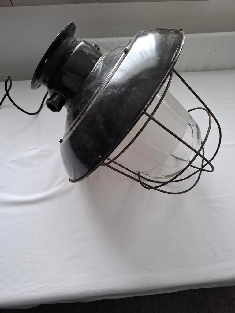 Oude  industrieële hanglamp, Huis en Inrichting, Lampen | Hanglampen, Ophalen, Gebruikt, Glas, Minder dan 50 cm