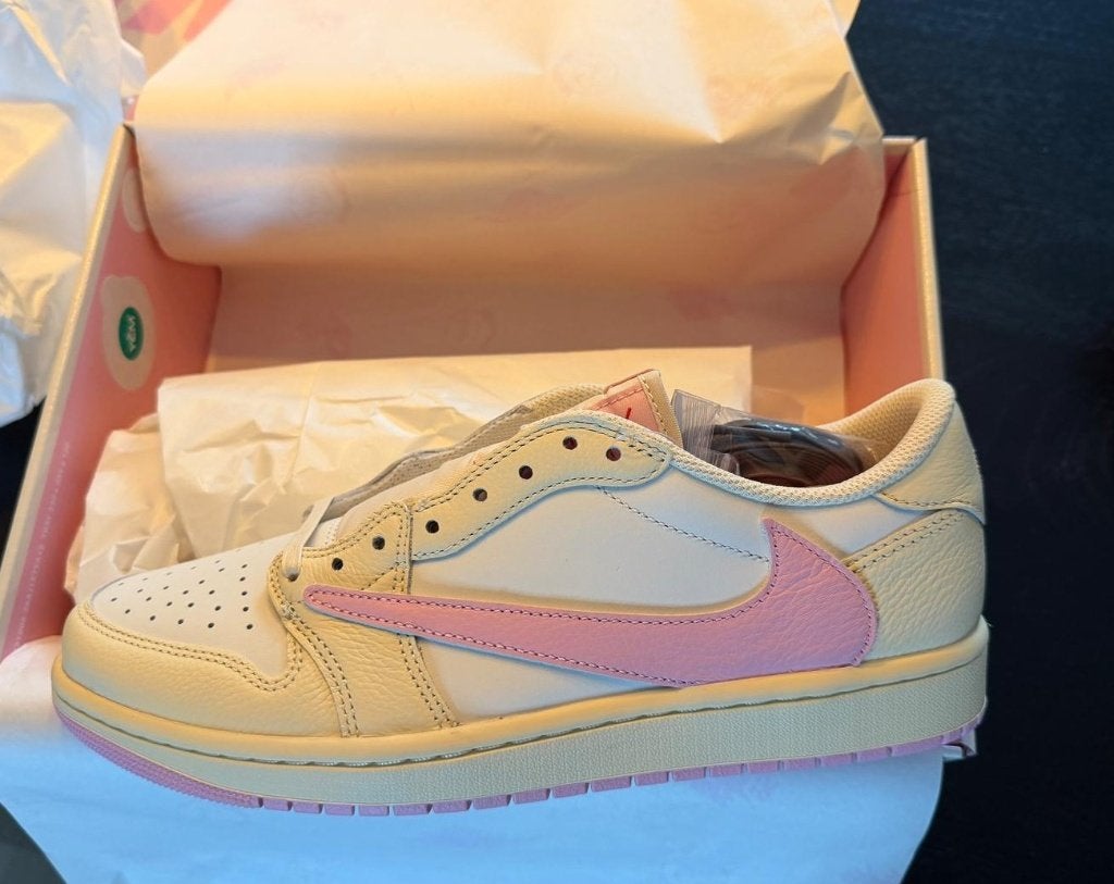 Jordan 1 Retro Low OG SP Travis Scott Shy Pink Maat 44, Kleding | Heren, Schoenen, Overige kleuren, Nike Jordan, Nieuw, Ophalen of Verzenden