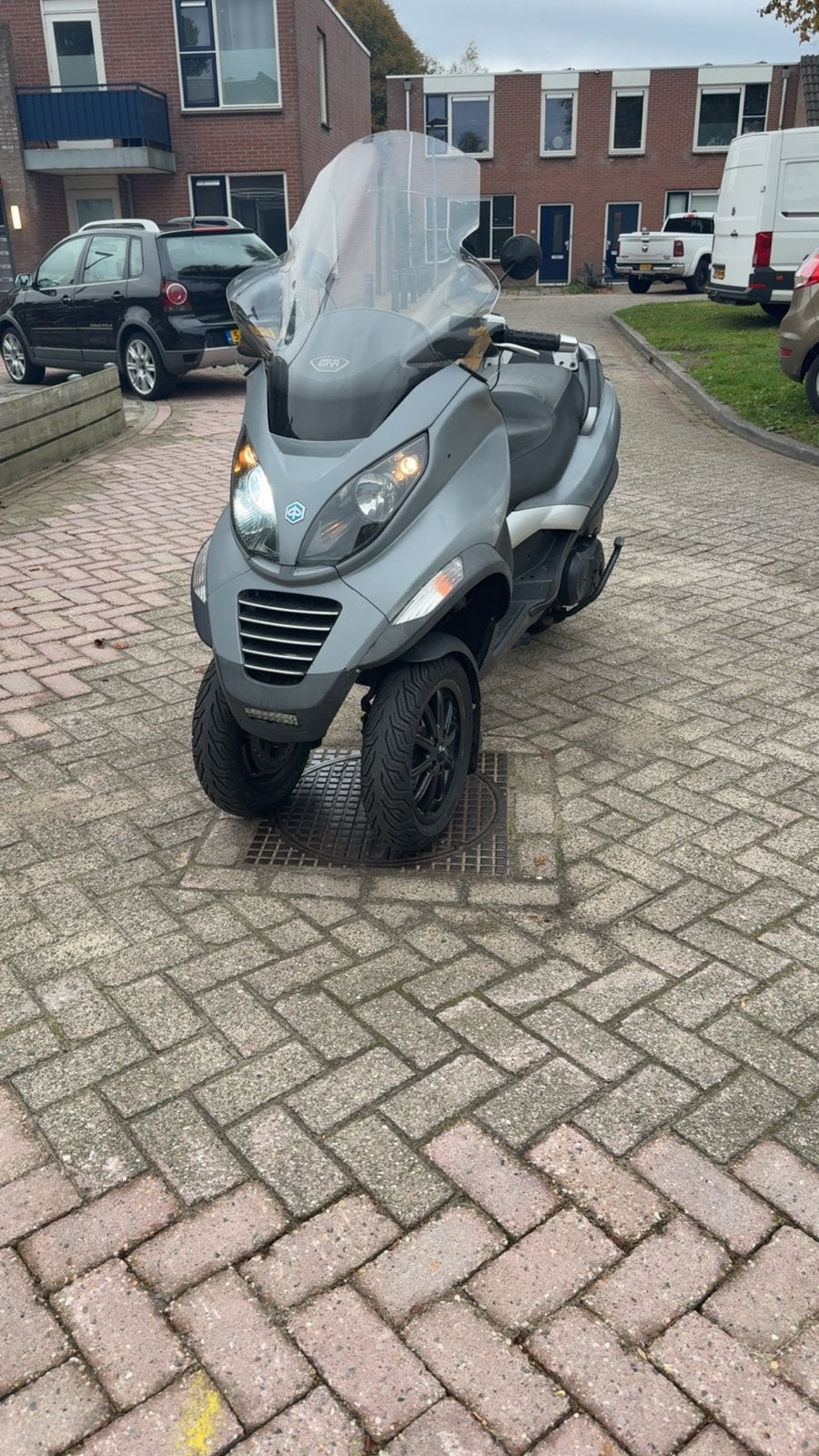 Piaggio MP3 400 LT Motorscooter - Grijs - Akrapovic uitlaat, Ophalen, Gebruikt, Maximaal 45 km/u