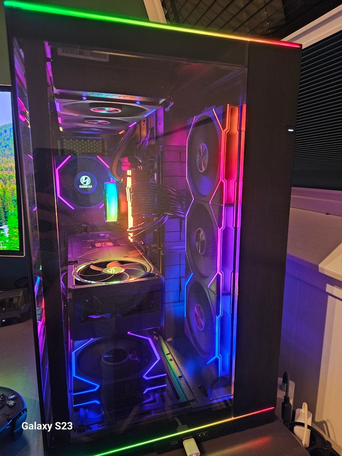 Alternate TS Xtreme Ryzen 7 9950X3D2 RTX 5090 aangeboden, Virtual Reality, ALTERNATE, 2 TB SSD, Zo goed als nieuw
