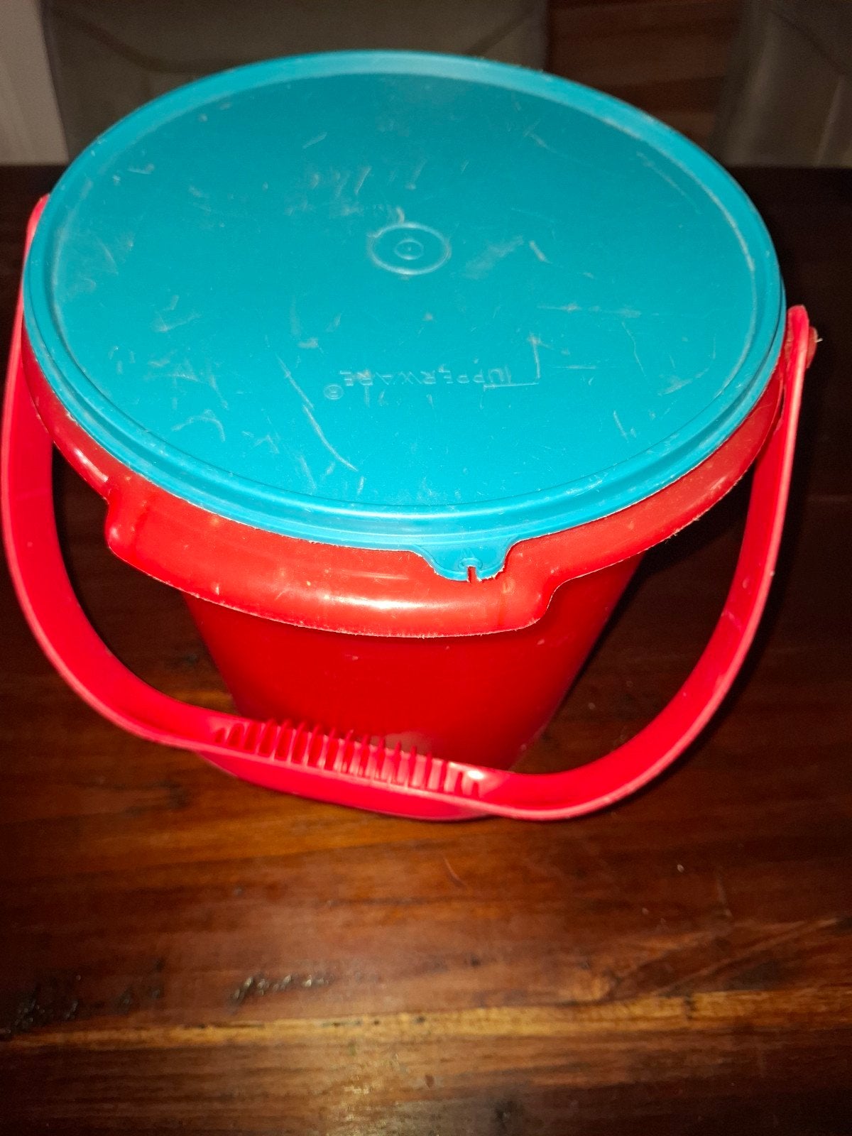 Tupperware reuze-emmer 8,5 liter met deksel en handvat, Ophalen, Met deksel, Zo goed als nieuw, Emmer