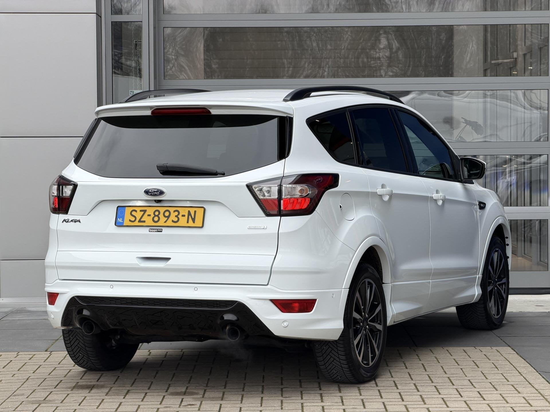 Ford Kuga 1.5 EcoBoost ST Line | 1800kg trekgw. | 19 inch |, 12 maanden, 4 cilinders, Leder en Stof, Wit