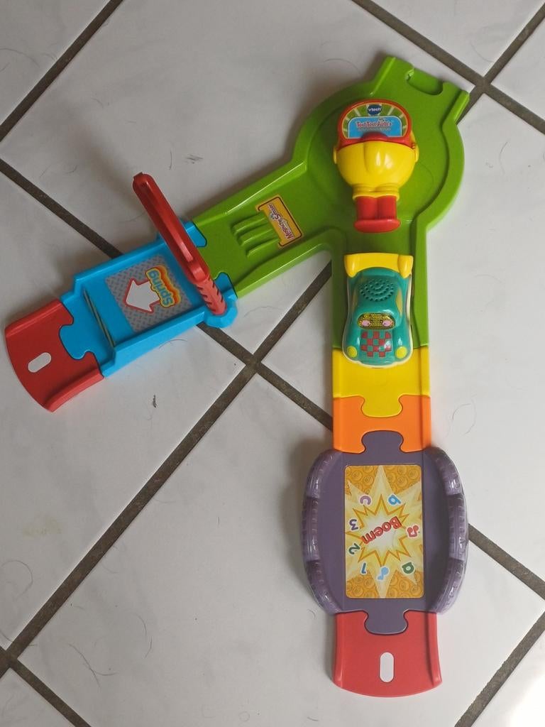Vitech toet toet auto racebaan met werkende Raf Racewagen., Ophalen, 2 tot 4 jaar