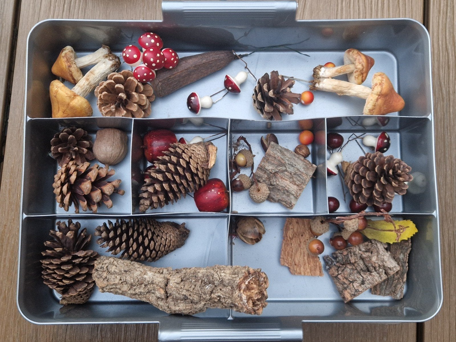 Herfstdecoratie: Dennenappels en Natuurlijke Materialen, Huis en Inrichting, Gebruikt, Ophalen of Verzenden, Landelijk, Natuurlijk materiaal