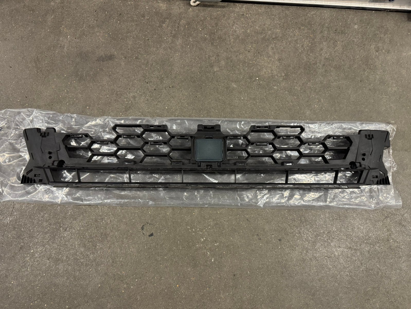 Audi A3 8Y S-line rooster bumper radar 5WA907572 8Y0807647A, Ophalen of Verzenden, Gebruikt, Audi