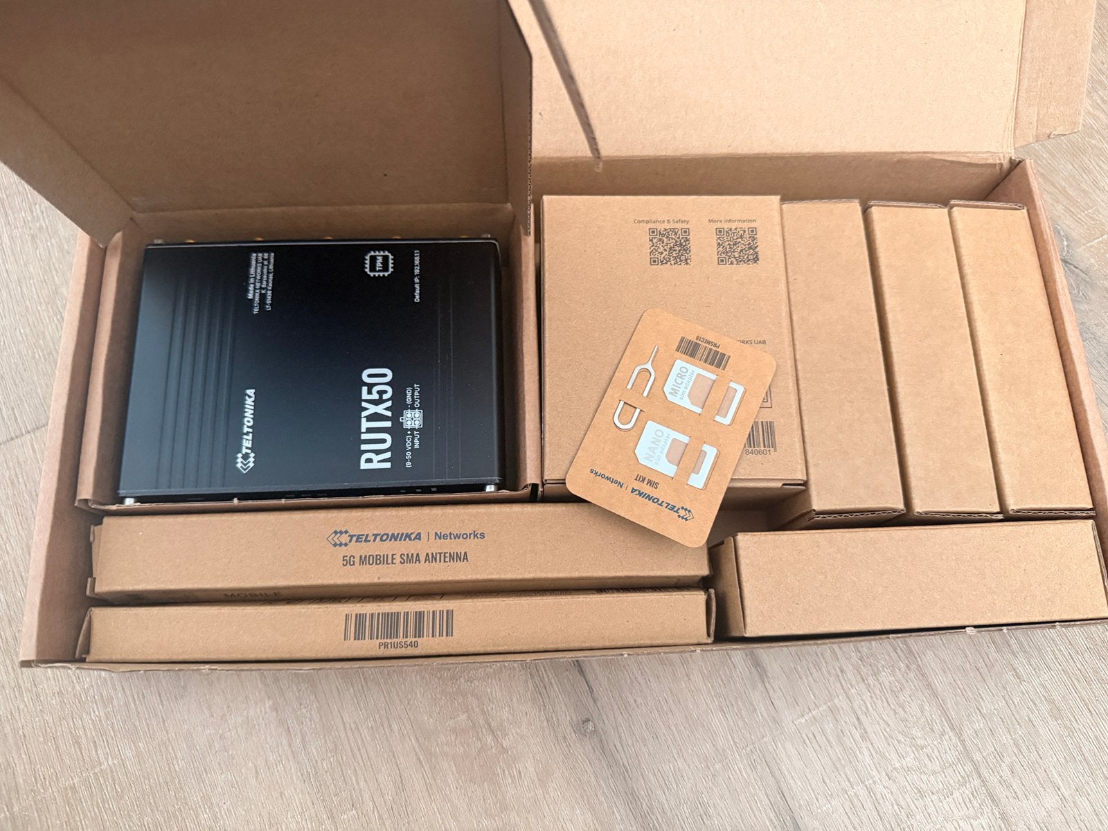 Teltonika RUTX50, Computers en Software, Ophalen of Verzenden, Zo goed als nieuw, Router met modem, Teltonika