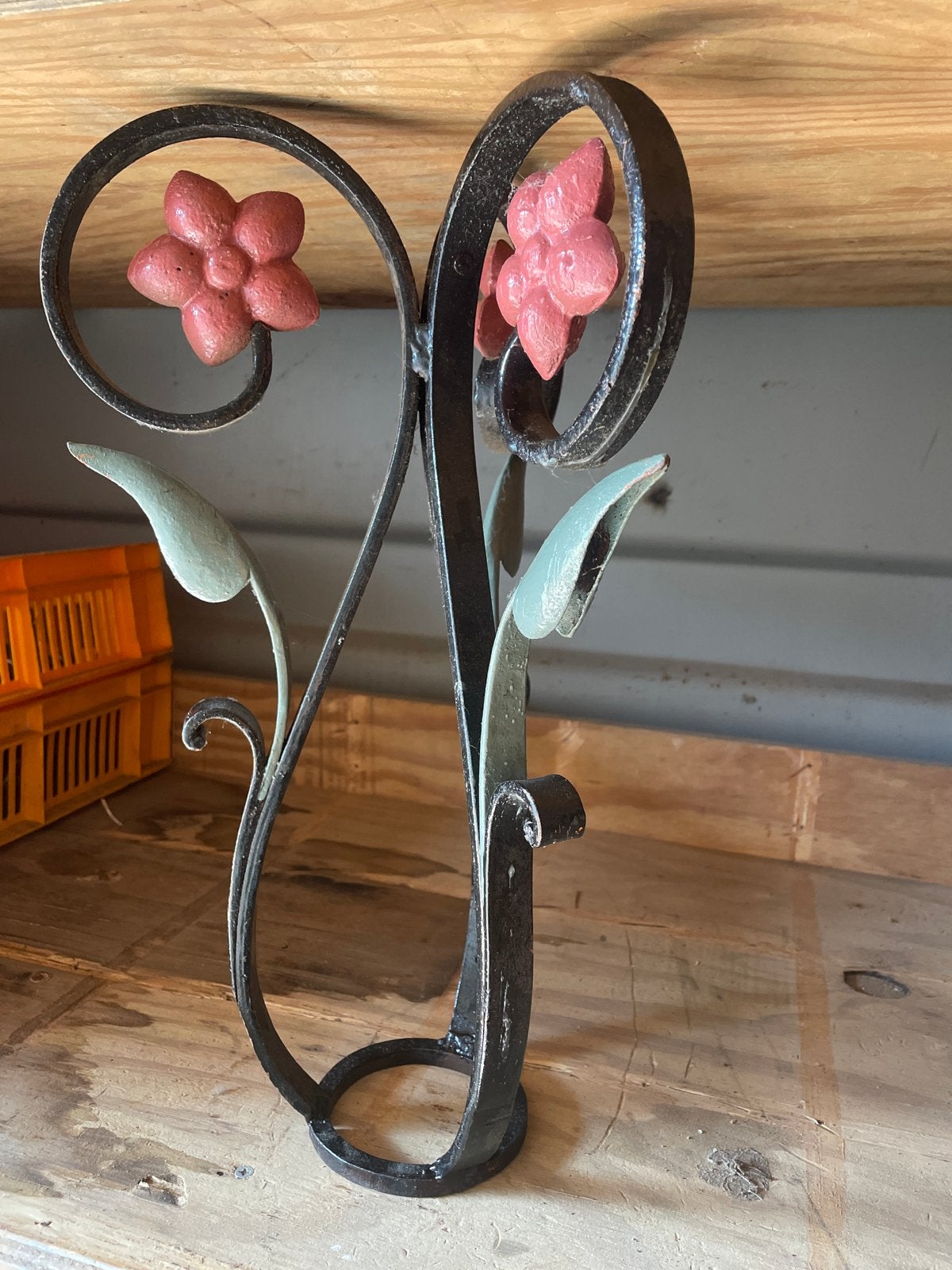 Decoratieve metalen bloemenstandaard, Antiek en Kunst, Ophalen, Overige materialen