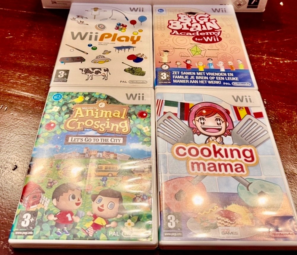 Wii console,2 controllers+5 spellen (oa Cooking M/Animal Cr), Ophalen, Gebruikt, Met 2 controllers, Met games
