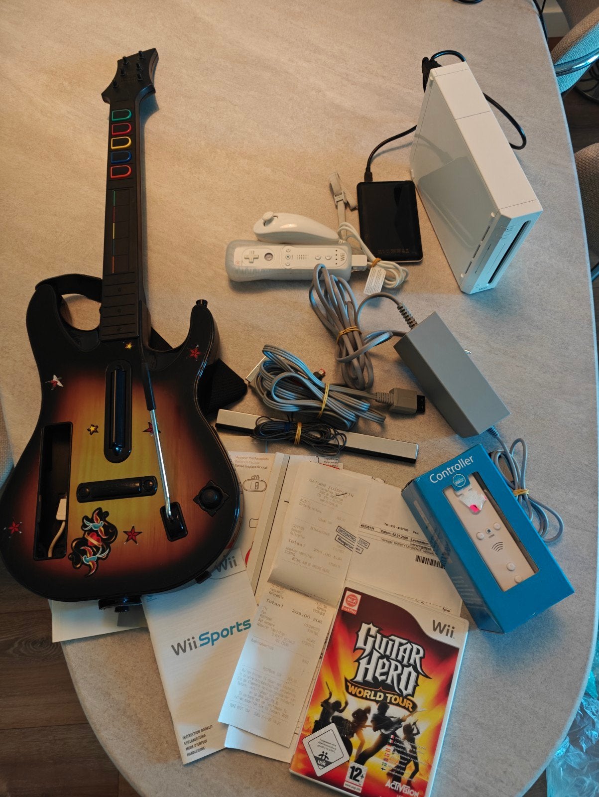 Nintendo Wii met Guitar Hero en harde schijf vol games, Ophalen of Verzenden, Gebruikt, Met 2 controllers, Met games