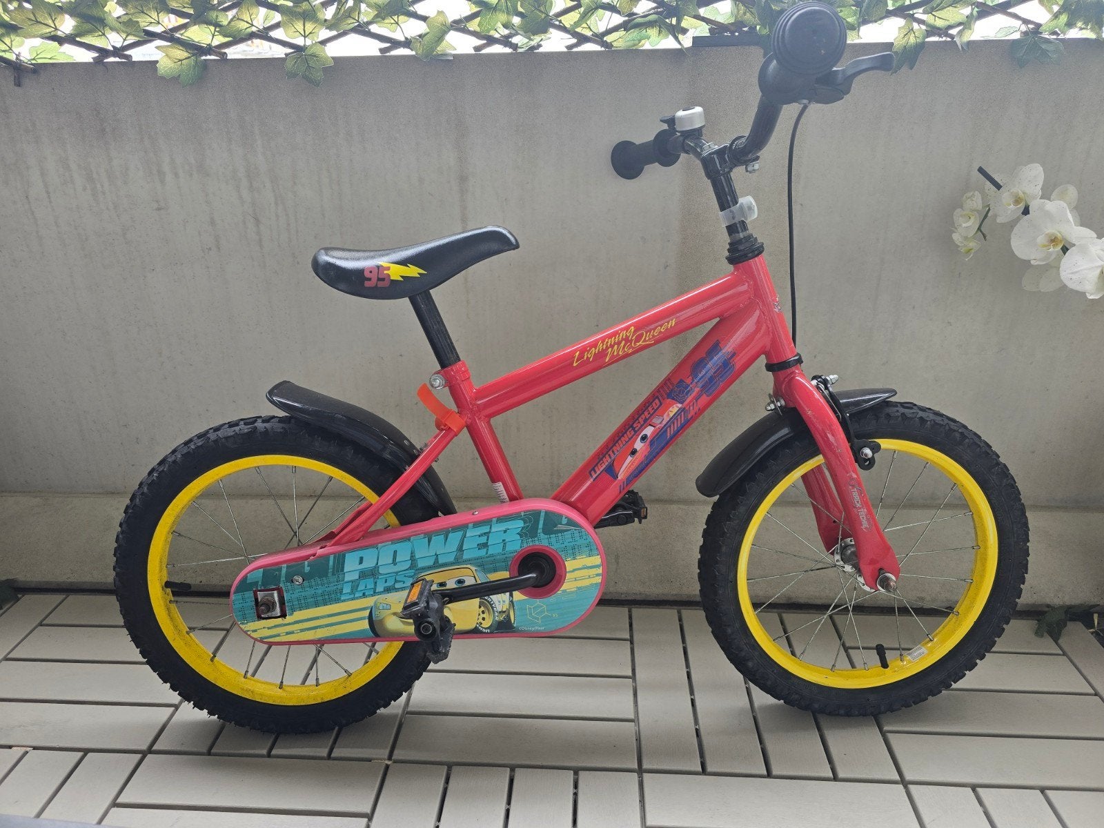 Cars McQueen kinderfiets 16 inch - Zo goed als nieuw, Fietsen en Brommers, Ophalen of Verzenden, Zo goed als nieuw, 16 tot 20 inch