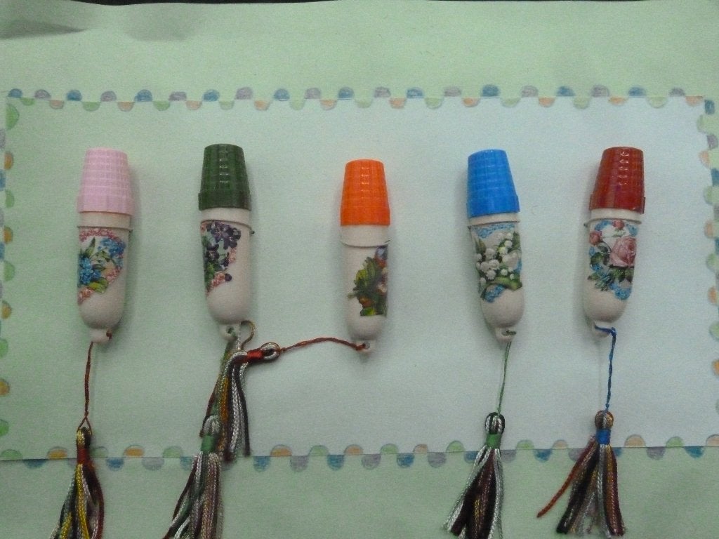 Kaart met 5 vintage naaigarnituurtjes, Ophalen of Verzenden