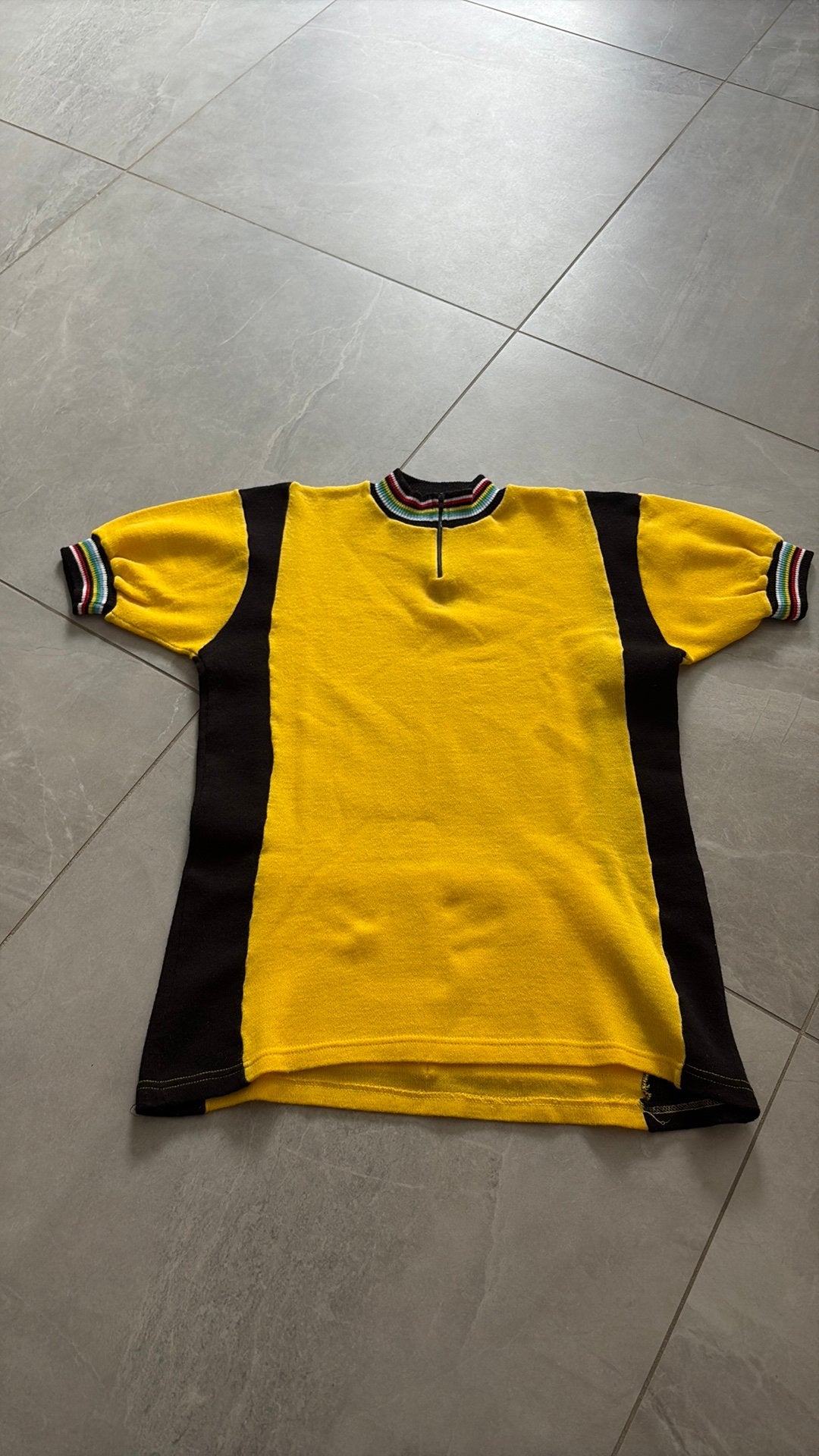Vintage wielershirt retro geel/zwart met regenboogboorden, Ophalen of Verzenden, Zo goed als nieuw, Shirt