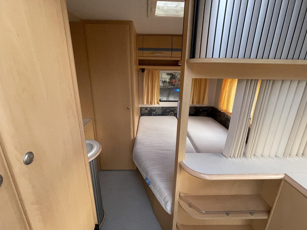 Beyerland Quartz 460 Fransbed, Voortent, Caravans en Kamperen, Caravans, Rondzit, Ringverwarming, Bedrijf, Overige typen