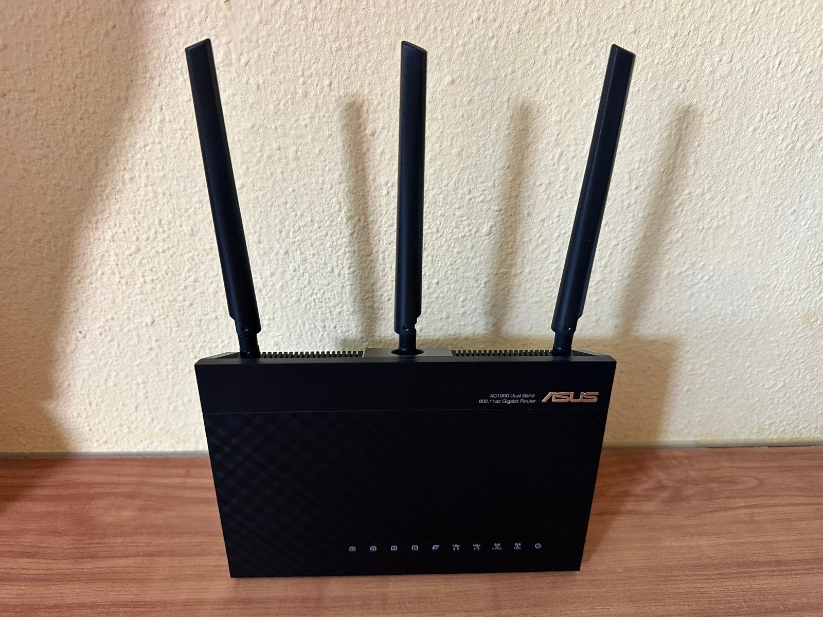 ASUS RT-AC68U AC1900 Dual Band Gigabit Router, Computers en Software, Ophalen of Verzenden, Zo goed als nieuw, Router