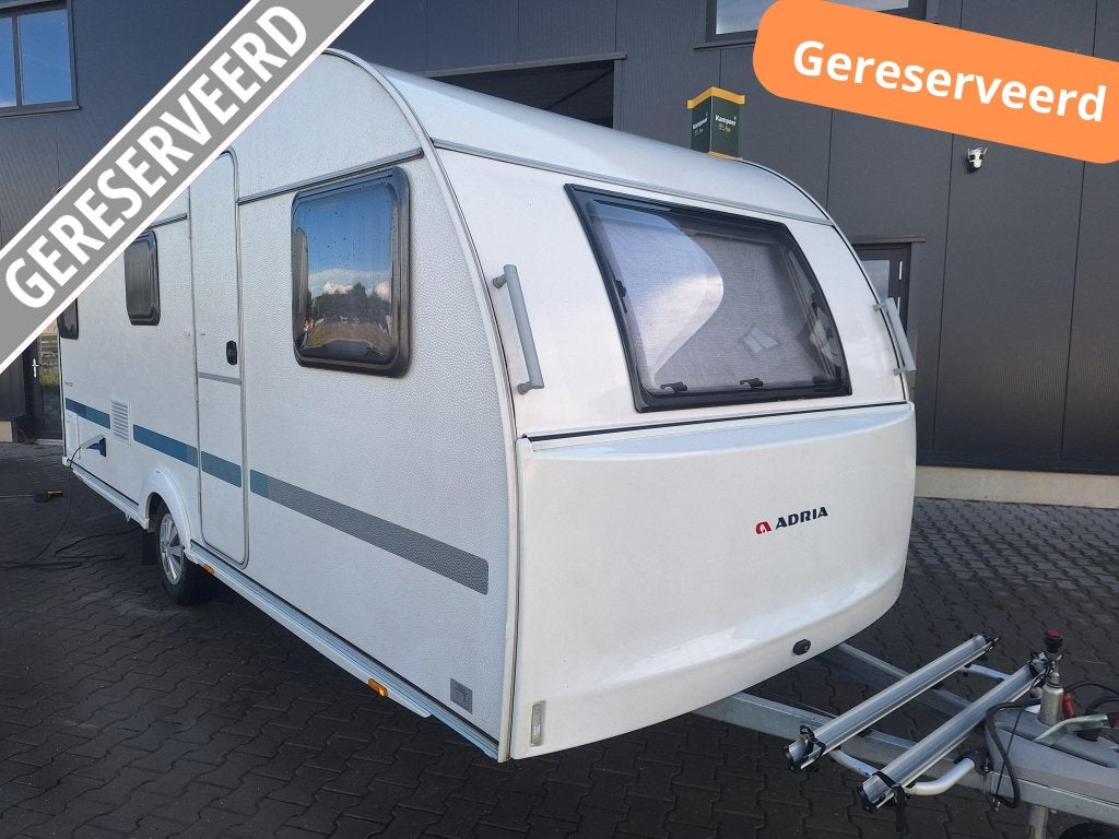 Adria Aviva 522 PT Stapelbed- 3 Bedden Airco - Voortent 2025, Bedrijf, Treinzit, Meer dan 6, 5 tot 6 meter